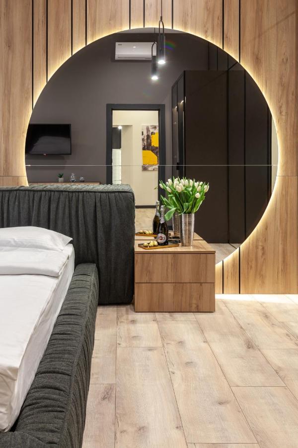 Royal Vip Apartment On Leontovicha 5 리비프 외부 사진